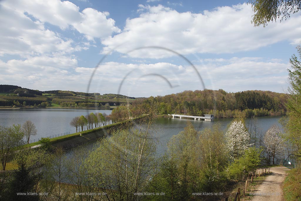 Blick auf den Damm der Grossen Dhuenntalsperre; view to barrage Grosse Dhuenntalsperre