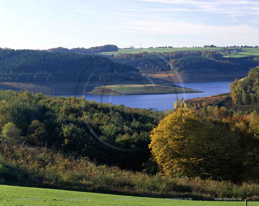 Dhnn, Dhuenn, Wermelskirchen, Rheinisch-Bergischer Kreis, Blick auf groe, grosse Dhnntalsperre, Dhuentalsperre und Landschaft, Wupperverband