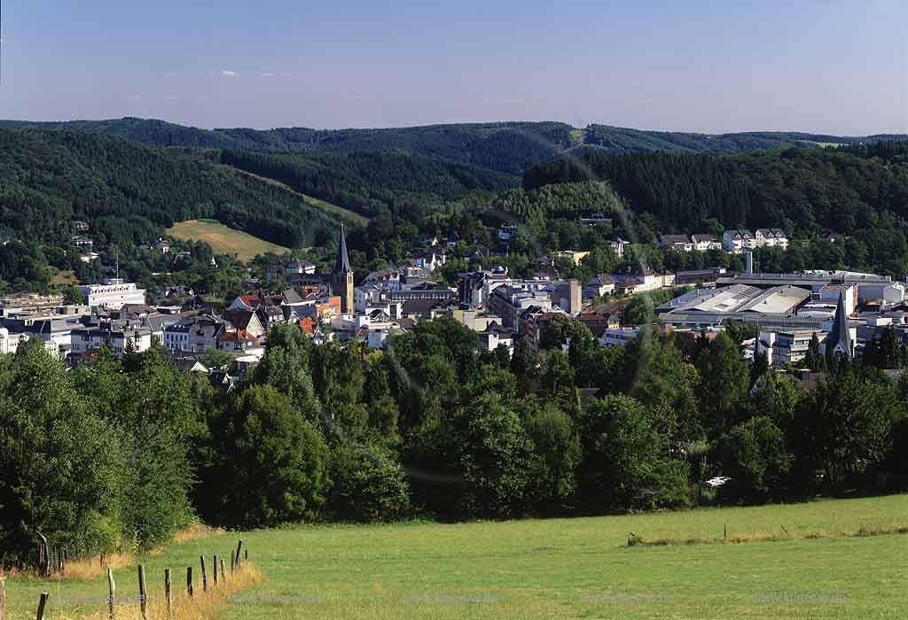 Gummersbach, Oberbergischer Kreis, Bergisches Land, Blick auf Stadt und Landschaft