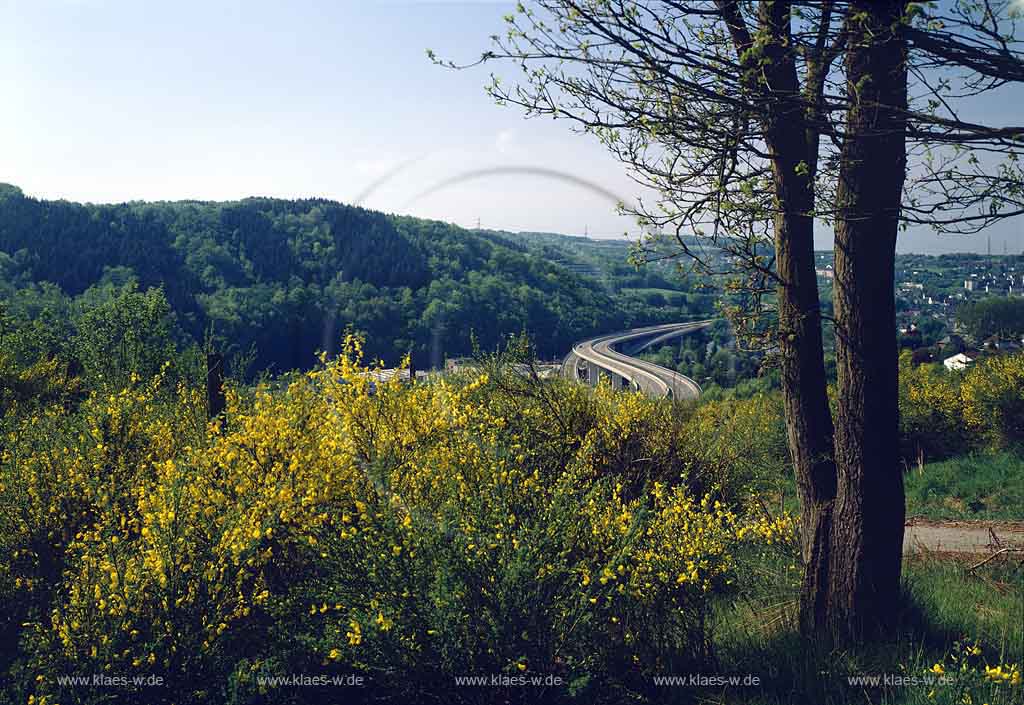 Dieringhausen, Gummersbach, Oberbergischer Kreis, Bergisches Land, Blick auf Aggertalbrcke, Aggertalbruecke und Landschaft