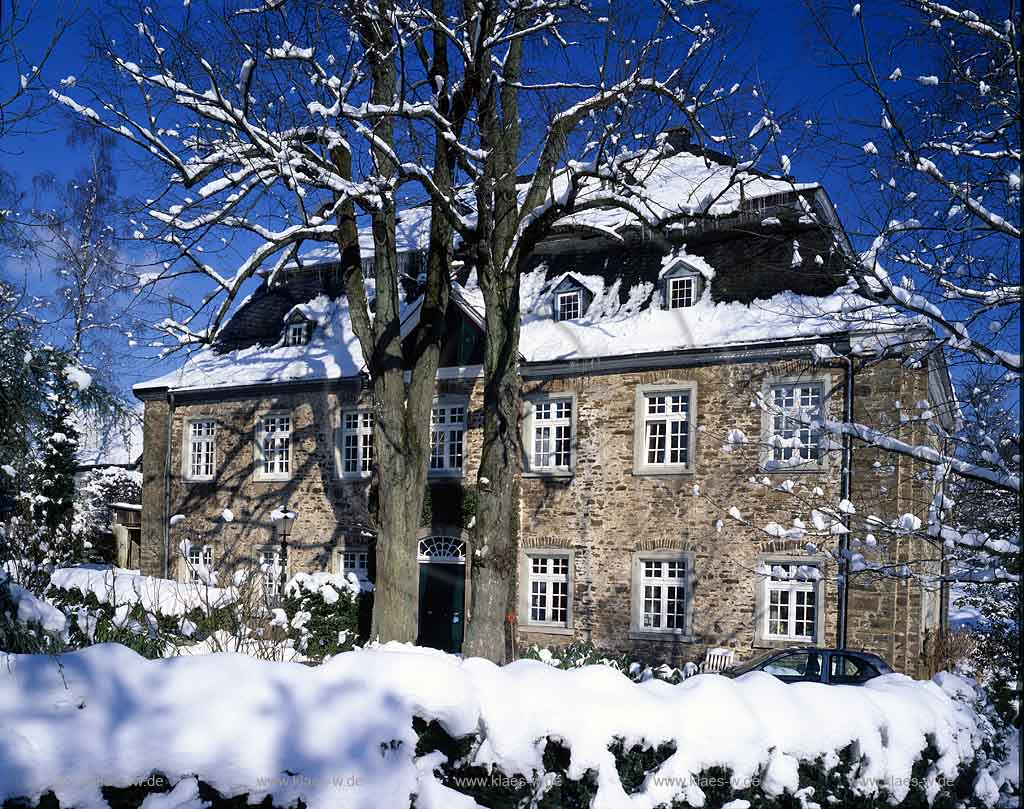 Luetzinghausen, Ltzinghausen, Gummersbach, Oberbergischer Kreis, Bergisches Land, Blick auf Alte Vogtei in Winterlandschaft, Schneelandschaft