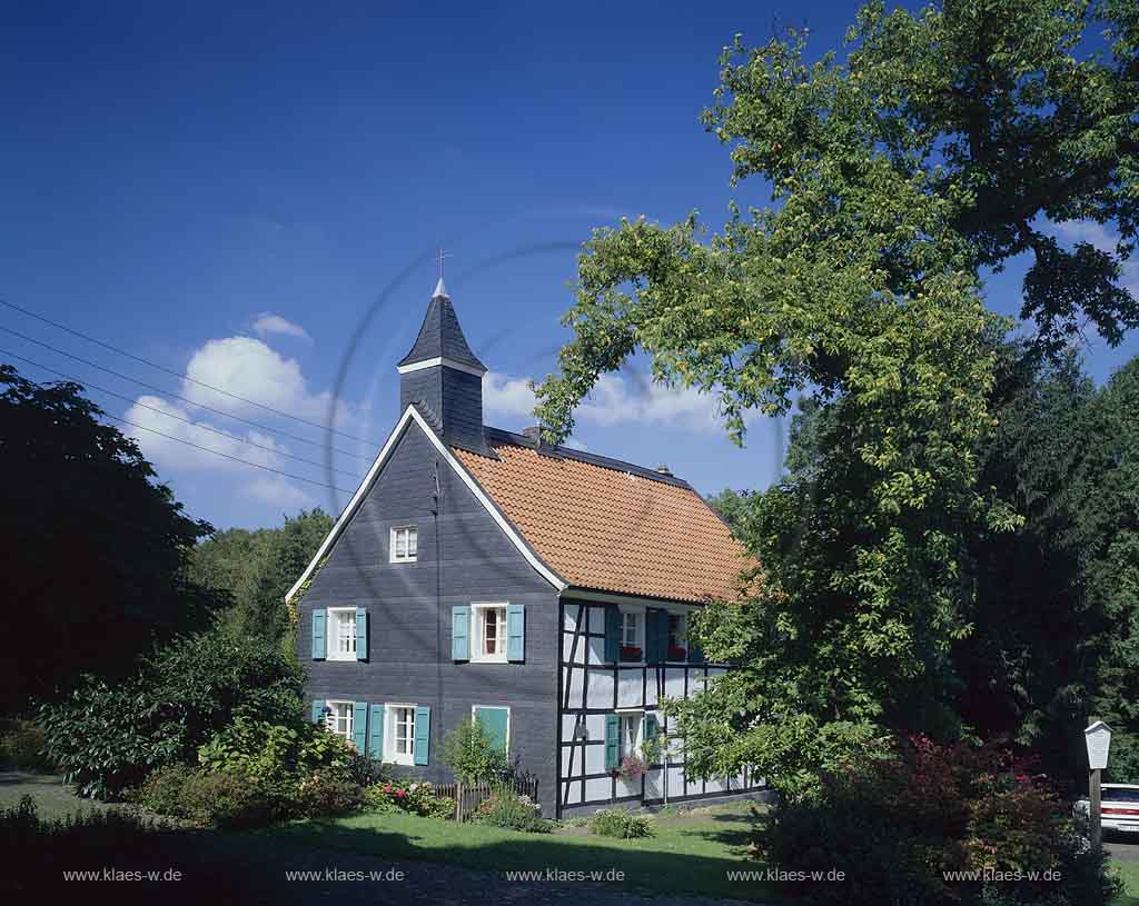 Vogelsangbachtal, Heiligenhaus, Kreis Mettmann, Blick auf Gebaeude, Gebude Abtskueche, Abtskche im Sommer