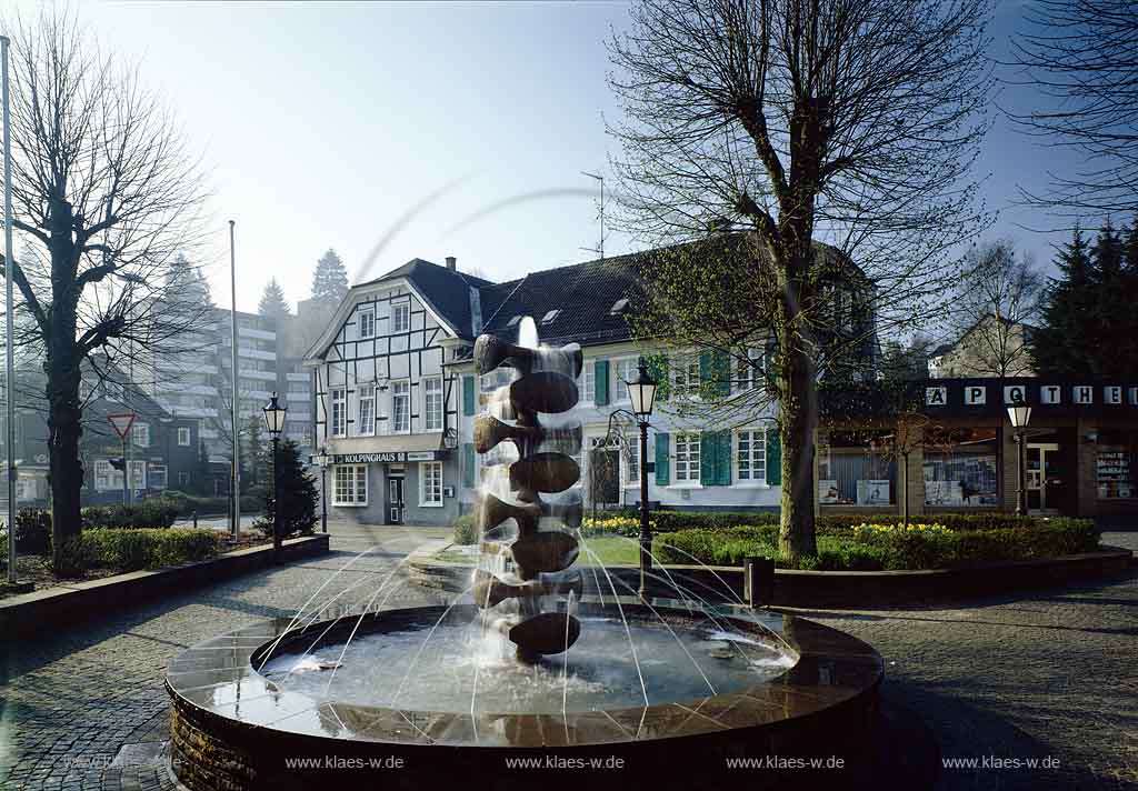 Hueckeswagen, Hckeswagen, Oberbergischer Kreis, Bergisches Land, Blick auf Ortskern mit Springbrunnen