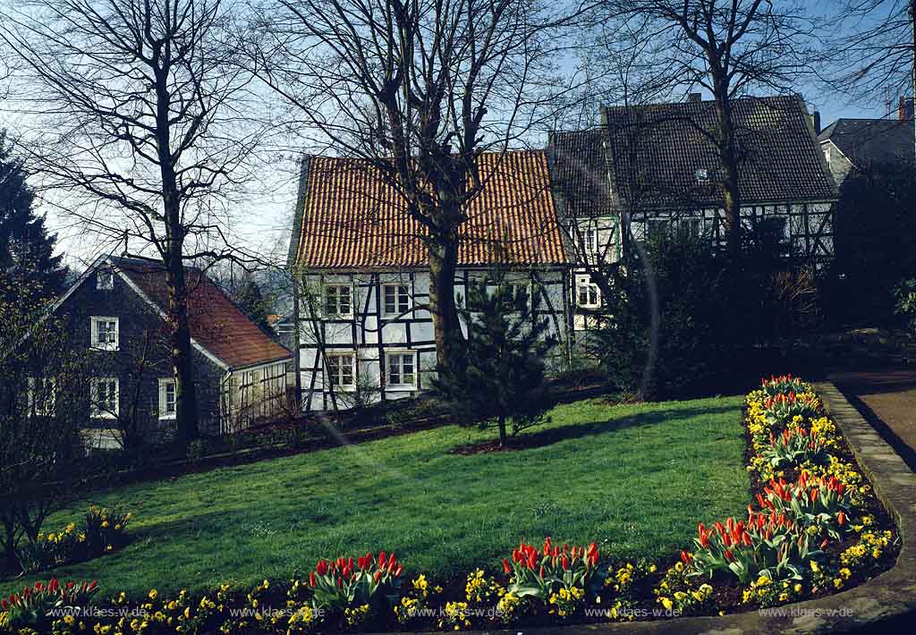 Hueckeswagen, Hckeswagen, Oberbergischer Kreis, Bergisches Land, Blick durch Schlosspark auf Fachwerkhaeuser, Fachwerkhuser