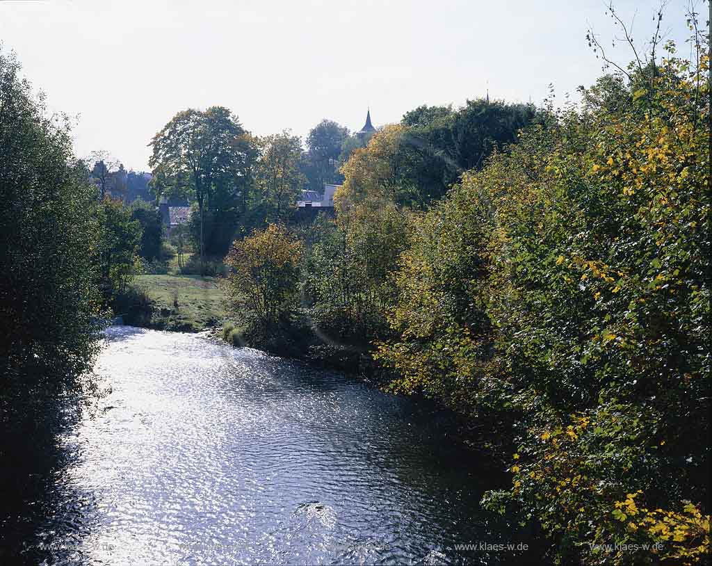 Hueckeswagen, Hckeswagen, Oberbergischer Kreis, Bergisches Land, Blick auf Wupper und Landschaft im Frhherbst, Fruehherbst