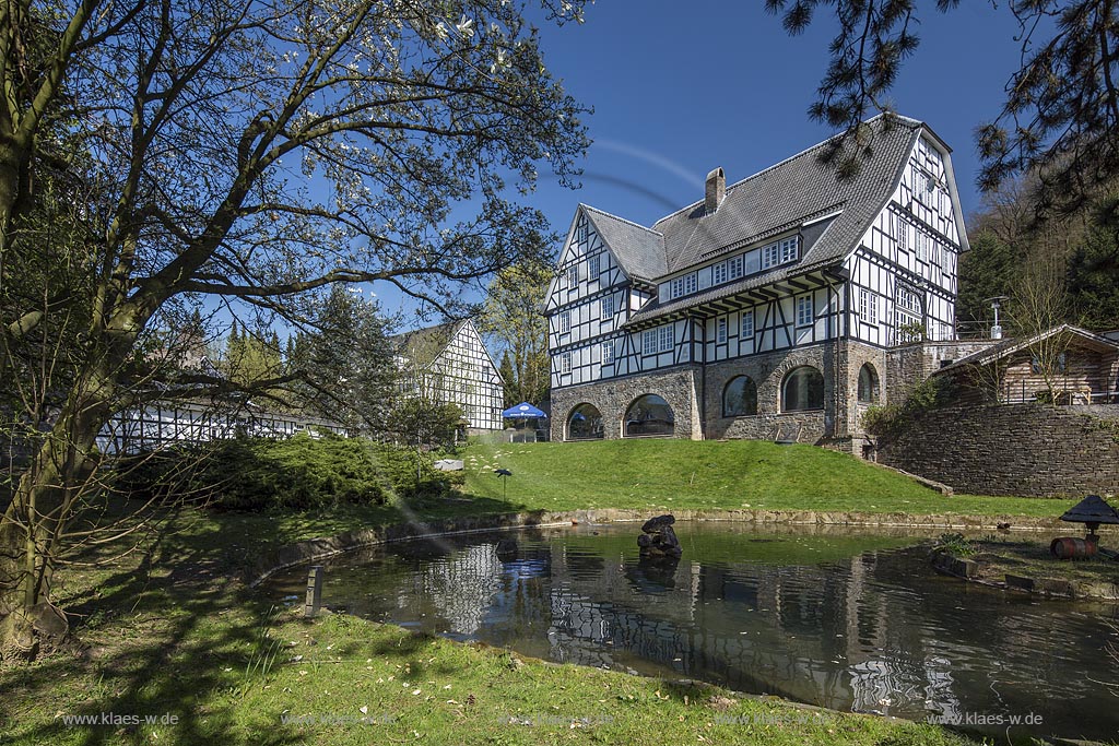 Kuerten, Kulturgut Hungenbach, Gut Hungenbach im Fruehling; Kuerten, Hungenbach, cultural possessions Hungenbach in springtime