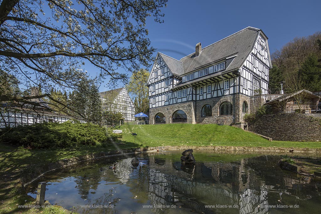 Kuerten, Kulturgut Hungenbach, Gut Hungenbach im Fruehling; Kuerten, Hungenbach, cultural possessions Hungenbach in springtime