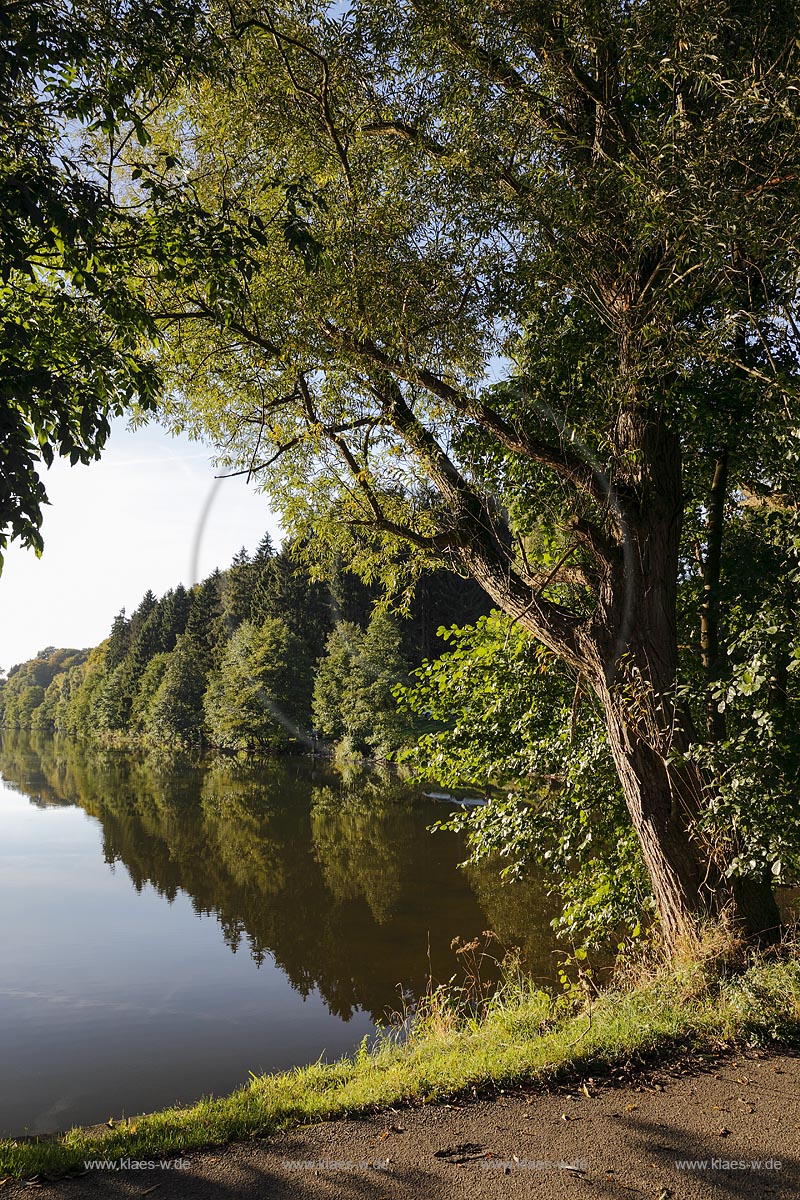 Leichlingen, Diepentaklsperre in Fruehherbst bzw. Spaetsommerstimmung; Leichlingen Diepental barrage.