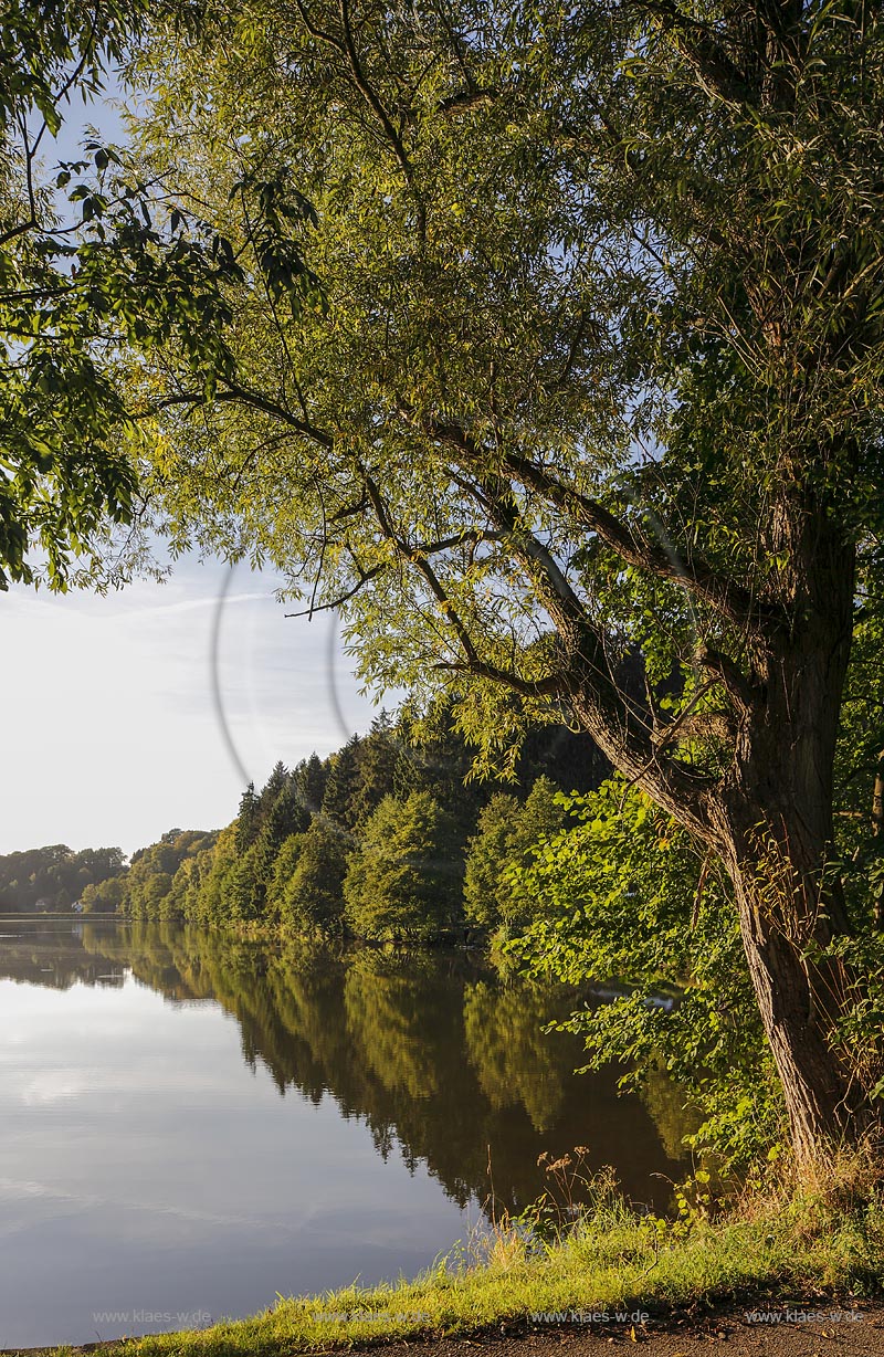 Leichlingen, Diepentaklsperre in Fruehherbst bzw. Spaetsommerstimmung; Leichlingen Diepental barrage.