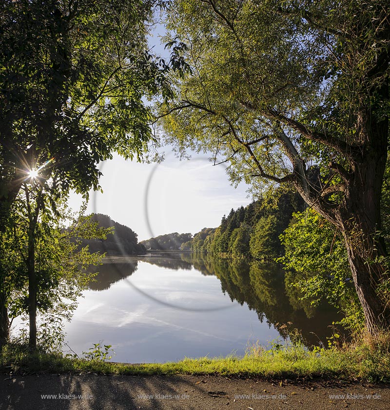 Leichlingen, Diepentaklsperre in Fruehherbst bzw. Spaetsommerstimmung; Leichlingen Diepental barrage.