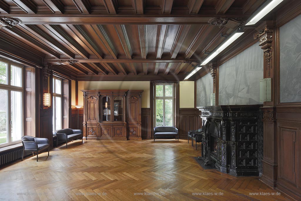 Leverkusen Alkenrath, Schloss Morsbroich, Innenaufnahme im Jagdzimmer mit Holzvertaefelung; Leverkusen Alkentath, castle Morsbroich;