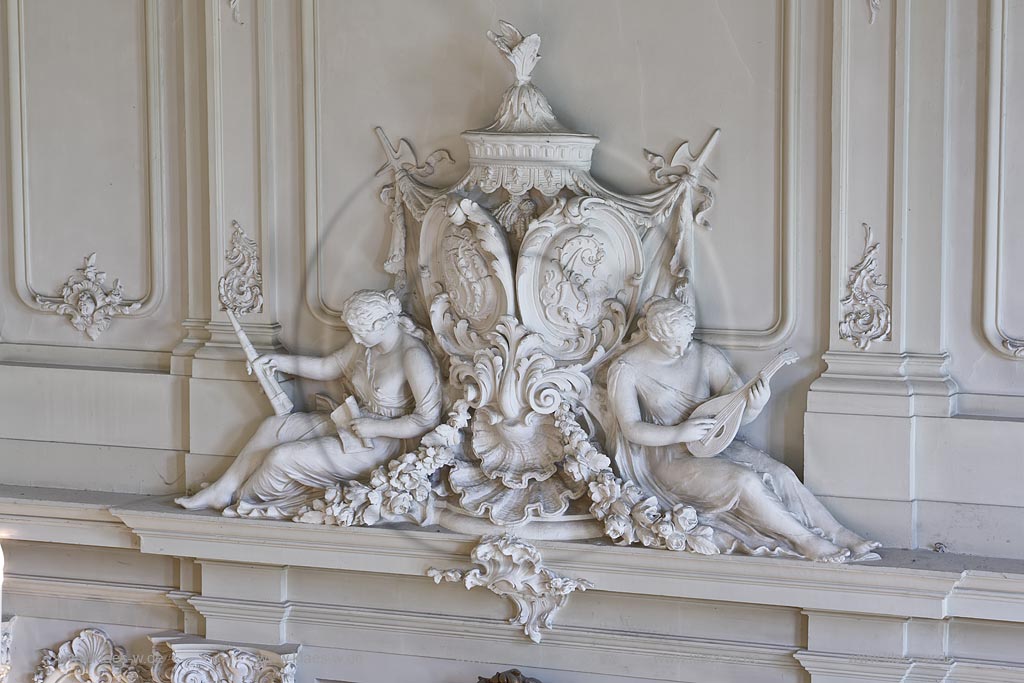 Leverkusen Alkenrath, Schloss Morsbroich, Innenaufnahme, Stuckelement im groen Spiegelsaal; Leverkusen Alkentath, castle Morsbroich,stucco elemt in the large mirror saloon, mirror hall;