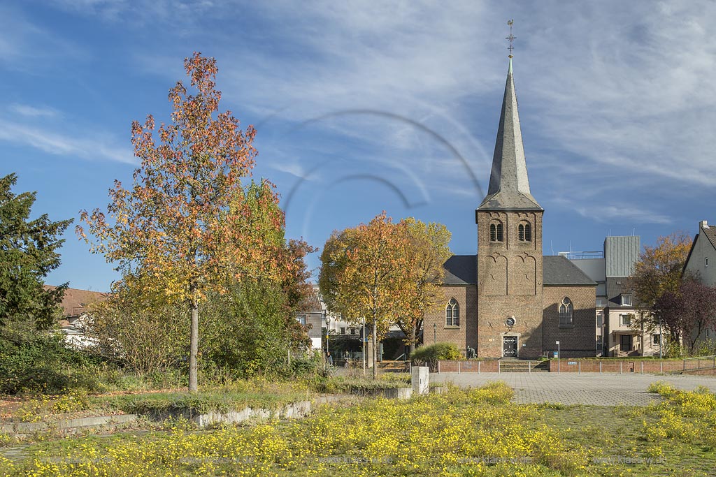 Leverkusen-Wiesdorf, St. Antonis, eine kleine neugotische Backsteinhallenkirche aus dem 17. Jahrhundert (1661 - 1664).
