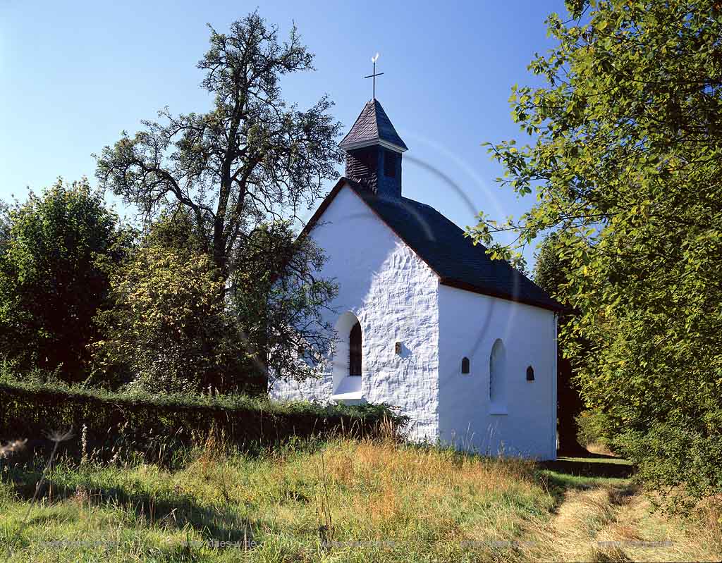 Lindlar, Oberbergischer Kreis, Bergisches Land, Blick auf Kapelle Klause Lucia im Frueh, Frhherbst