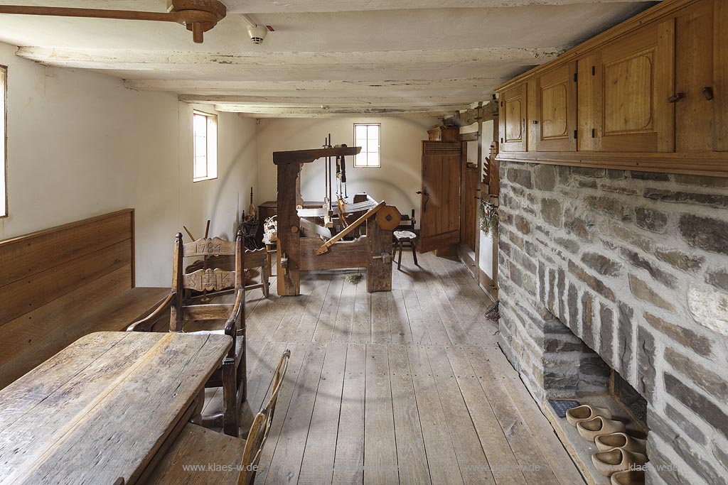 Lindlar, LVR-Freilichtmuseum Lindlar, Bergisches Freilichtmuseum fuer Oekologie und baeuerlich-handwerkliche Kultur, Innenansicht Wohnstallhaus;  Lindlar, mueum LVR-Freilichtmuseum Lindlar.