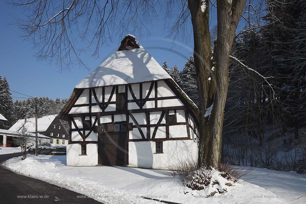 Mareinheide Dahl Fachwerk Bauernhaus Museum Haus Dahl oder Haus Schenk, nach dem frueheren Besitzer, im Winter verschneit; Historical Farm house museum Haus Dahl in Mareienheide snowcovered in Winter