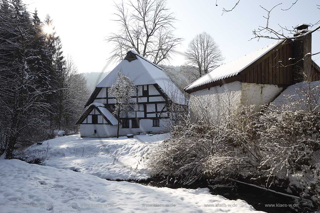 Mareinheide Dahl Fachwerk Bauernhaus Museum Haus Dahl oder Haus Schenk, nach dem frueheren Besitzer, im Winter verschneit; Historical Farm house museum Haus Dahl in Mareienheide snowcovered in Winter