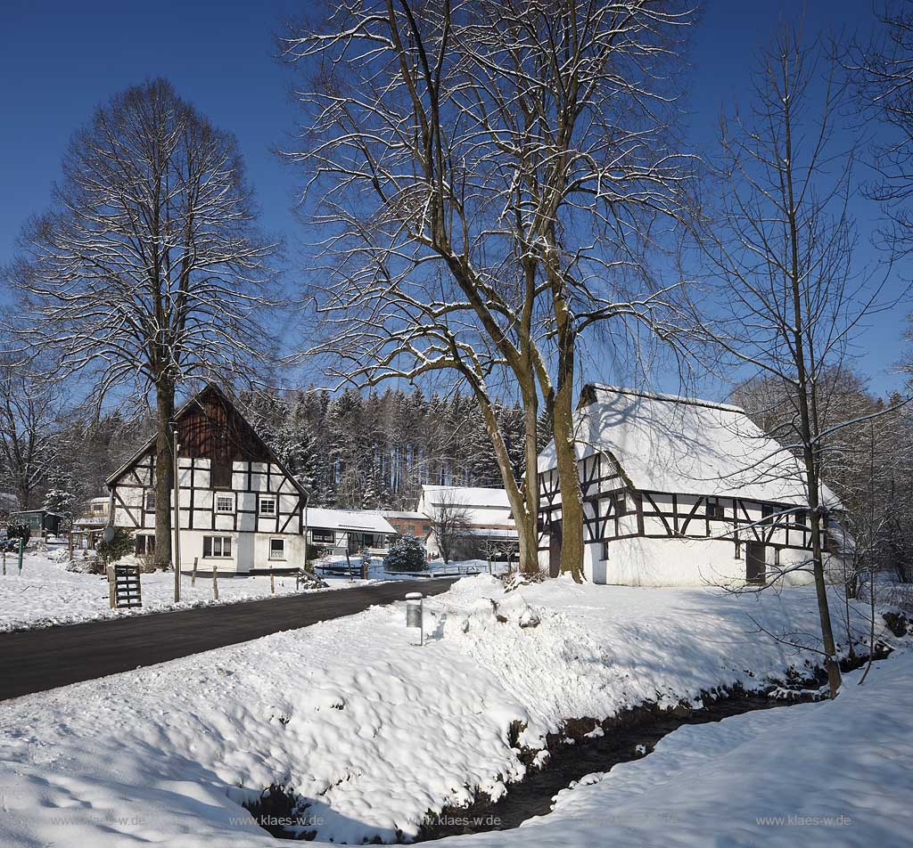 Mareinheide Dahl Fachwerk Bauernhaus Museum Haus Dahl oder Haus Schenk, nach dem frueheren Besitzer, im Winter verschneit; Historical Farm house museum Haus Dahl in Mareienheide snowcovered in Winter