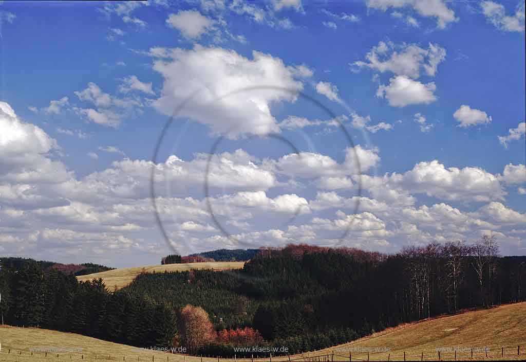 Dannberg, Marienheide, Oberbergischer Kreis, Bergisches Land, Regierungsbezirk Kln, Koeln, Blick auf Vorfrhlingslandschaft, Vorfruehlingslandschaft, Landschaft, Fruehlingslandschaft, Frhlingslandschaft