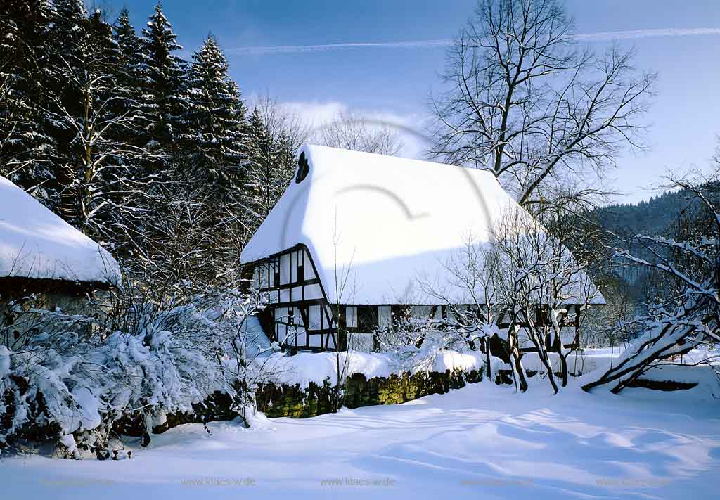 Mllenbach, Muellenbach, Marienheide, Oberbergischer Kreis, Bergisches Land, Regierungsbezirk Kln, Koeln, Blick auf Dahl Haus Schenk, Fachwerkhaus in Winterlandschaft, Schneelandschaft 