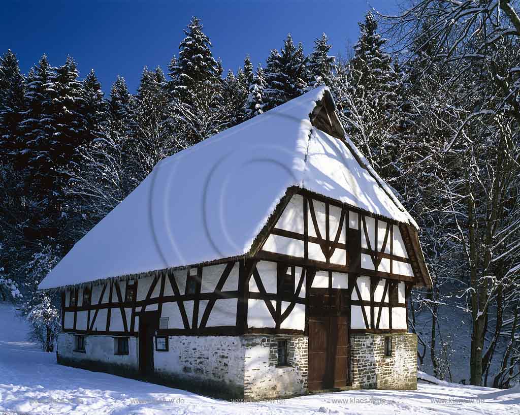 Mllenbach, Muellenbach, Marienheide, Oberbergischer Kreis, Bergisches Land, Regierungsbezirk Kln, Koeln, Blick auf Dahl Haus Schenk, Fachwerkhaus in Winterlandschaft, Schneelandschaft 