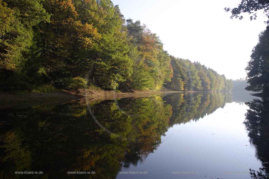 Neye, Neyetalsperre, Wipperfrth, Wipperfuerth, Oberbergischer Kreis, Bergisches Land, Regierungsbezirk Kln, Blick auf Talsperre und Landschaft in Herbststimmung  