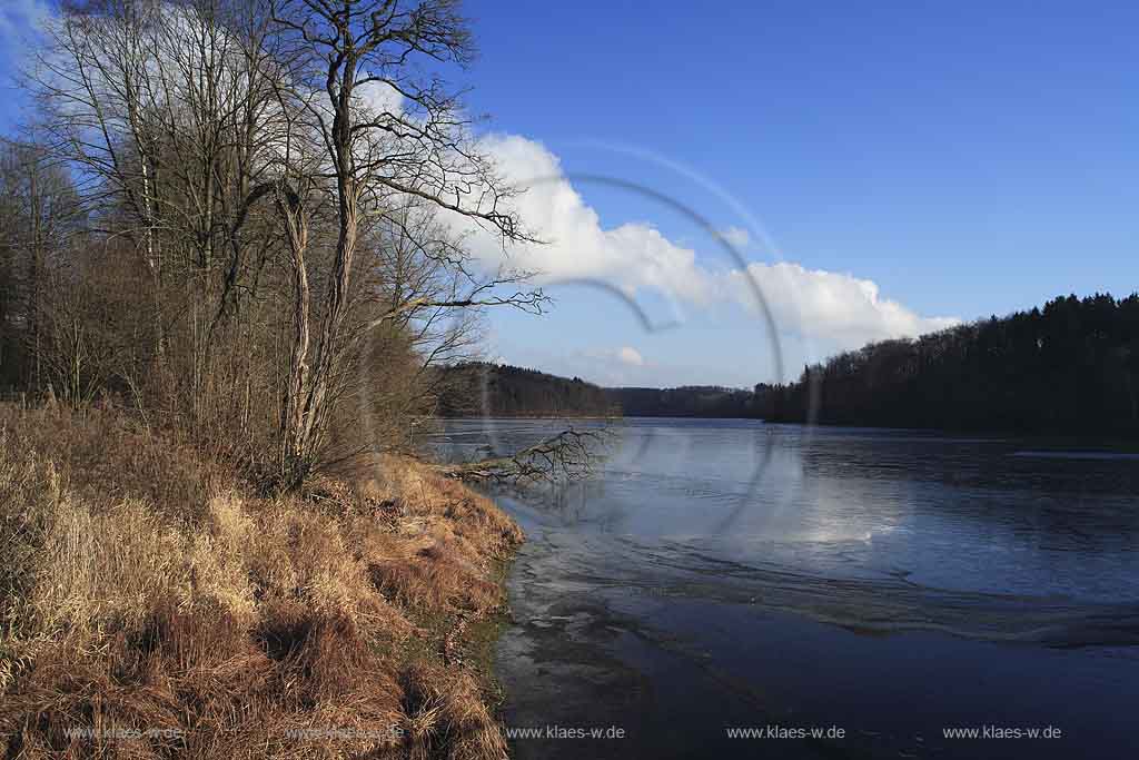 Neye, Neyetalsperre, Wipperfrth, Wipperfuerth, Oberbergischer Kreis, Bergisches Land, Regierungsbezirk Kln, Blick auf Talsperre und Landschaft in Herbststimmung  