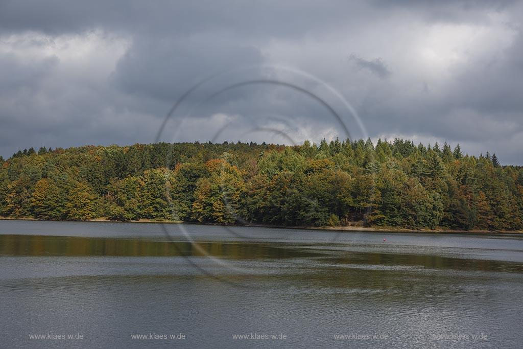 Wipperfuerth, Neyetalsperre in Herbststimmung; Wipperfuerth, barrage Neyetalsperre in autumn impression.