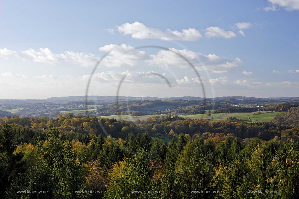 Nuembrecht, Blick vom Aussichtsturm ueber das Homburger Laendchen mit Schloss Homburg, Herbstlandschaft; Nuembrecht view from the look-out over Homburger landscapewith castle Homburg