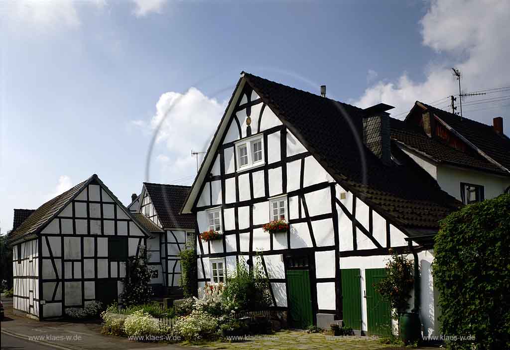 Bruch, Nmbrecht, Nuembrecht, Oberbergischer Kreis, Bergisches Land, Regierungsbezirk Kln, Blick auf Fachwerkhaeuser, Fachwerkhuser im Sommer 