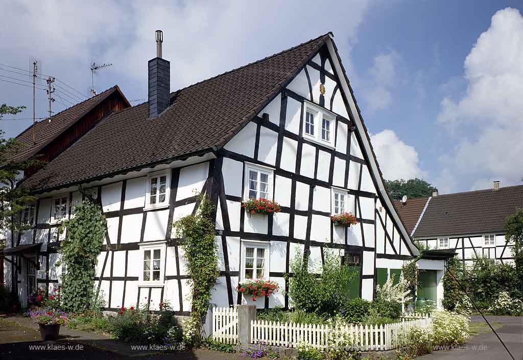 Bruch, Nmbrecht, Nuembrecht, Oberbergischer Kreis, Bergisches Land, Regierungsbezirk Kln, Blick auf Fachwerkhaeuser, Fachwerkhuser im Sommer 