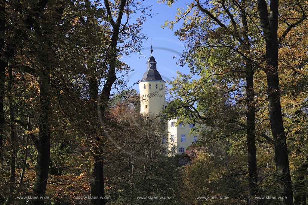 Nuembrecht, Nmbrecht, Oberbergischer Kreis, Bergisches Land, Regierungsbezirk Kln, Blick auf Schloss Homburg durch Herbstbume, Herbstbaeume