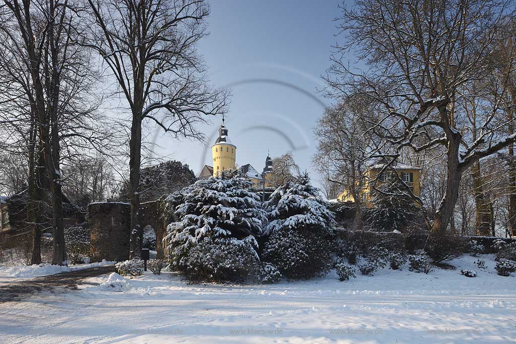 Nuembrecht Schloss Homburg im Winter, verschneit; castle Homburg at winter snow covered