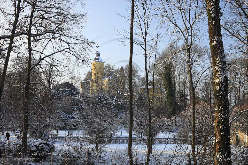 Nuembrecht Schloss Homburg im Winter, verschneit; castle Homburg at winter snow covered