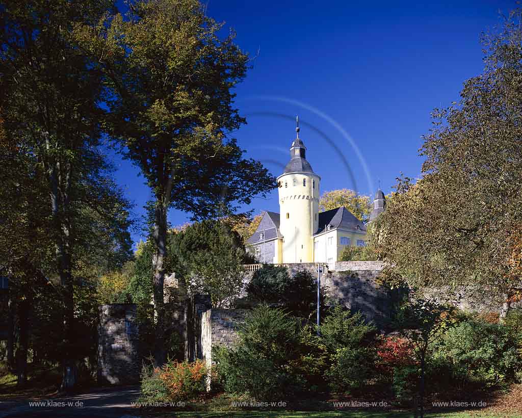 Nmbrecht, Nuembrecht, Oberbergischer Kreis, Bergisches Land, Regierungsbezirk Kln, Blick auf Hhenburg, Hoehenburg, Schloss Homburg im Spaet, Spt Sommer     