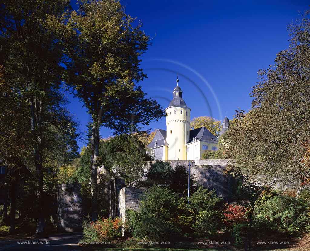 Nmbrecht, Nuembrecht, Oberbergischer Kreis, Bergisches Land, Regierungsbezirk Kln, Blick auf Hhenburg, Hoehenburg, Schloss Homburg im Spaet, Spt Sommer     