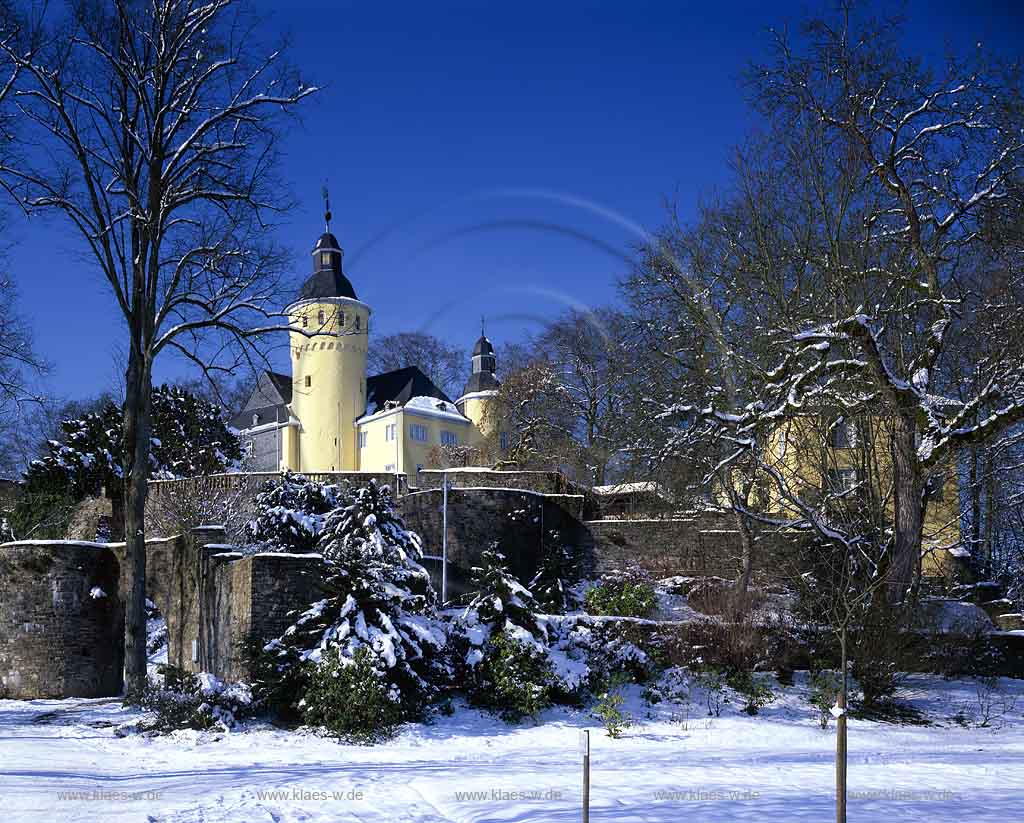 Nmbrecht, Nuembrecht, Oberbergischer Kreis, Bergisches Land, Regierungsbezirk Kln, Blick auf Hhenburg, Hoehenburg, Schloss Homburg in Winterlandschaft, Schneelandschaft mit Schlosspark    