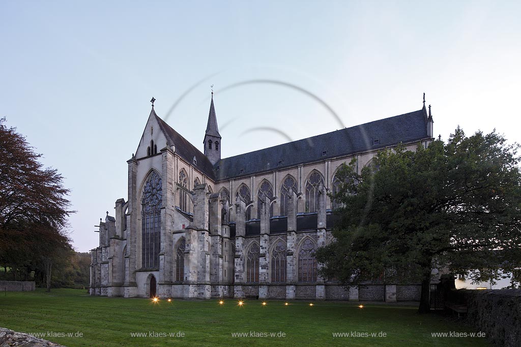 Odenthal Altenberg, Altenberger Dom zur blauen Stunde, Abenddaemmerung im Herbst; Odenthal Altenberg, cloister church during blue hour