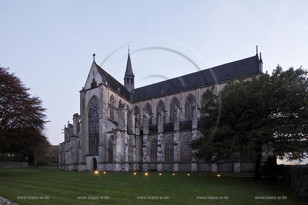 Odenthal Altenberg, Altenberger Dom zur blauen Stunde, Abenddaemmerung im Herbst; Odenthal Altenberg, cloister church during blue hour