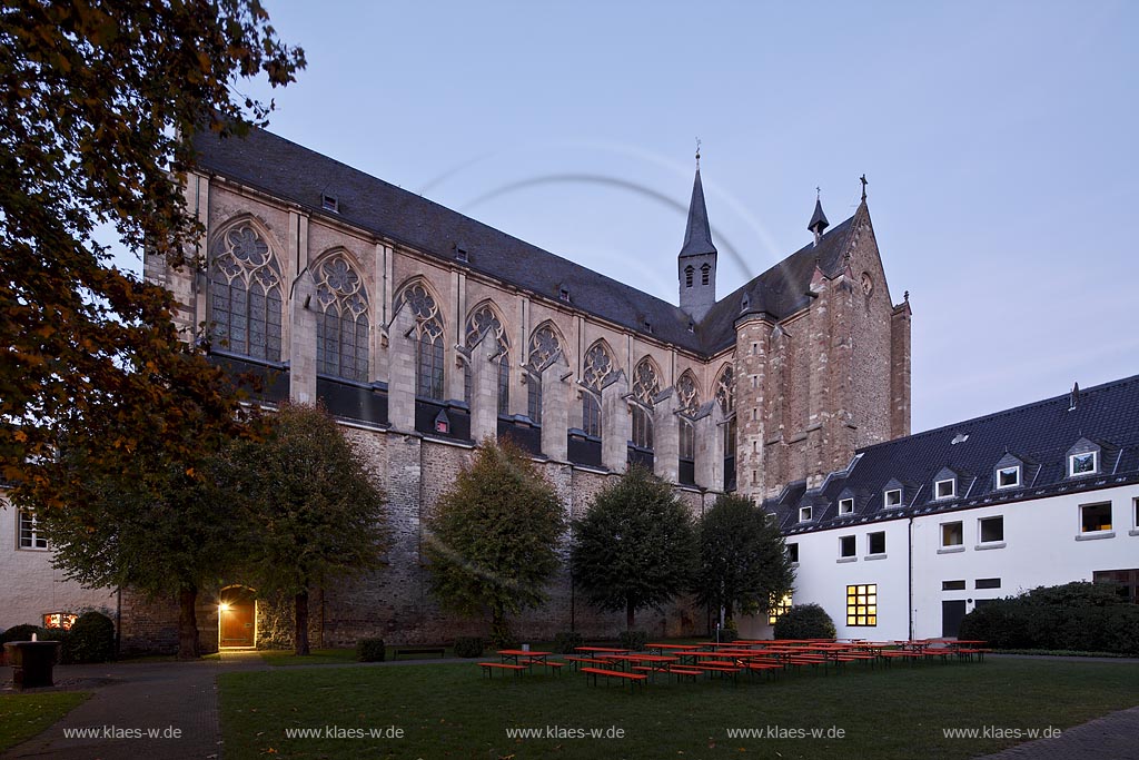 Odenthal Altenberg, Altenberger Dom zur blauen Stunde, Abenddaemmerung im Herbst; Odenthal Altenberg, cloister church during blue hour