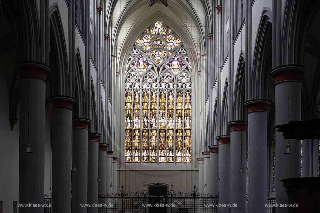 Odenthal, Altenberg, Rheinisch-Bergischer Kreis, Blick in Altenberger Dom, Bergischer Dom mit Sicht auf neues Westfenster