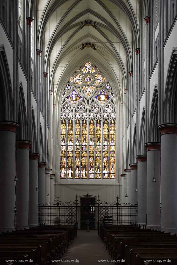 Odenthal, Altenberg, Rheinisch-Bergischer Kreis, Blick in Altenberger Dom, Bergischer Dom mit Sicht auf neues Westfenster
