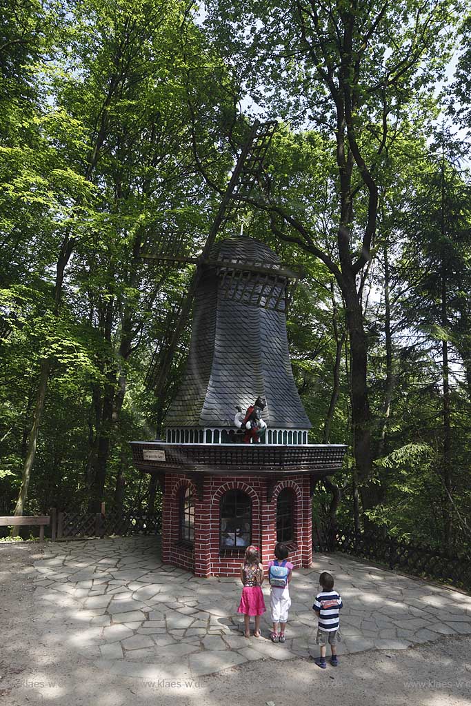 Odenthal Altenberg, Mrchenwald mit der Windmuehle des Gestiefelten Katers; forrest of fairy tale with windmilof the Puss in Boots