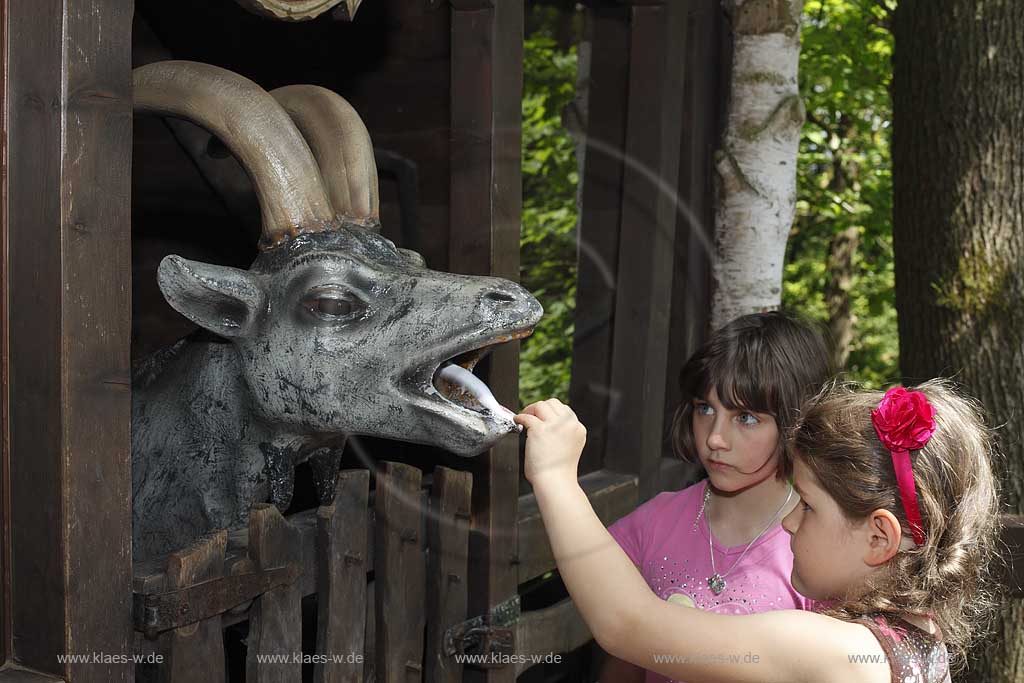  Oenthal Altenberg, Maerchenwald mit Stall von Ziege bist du satt; forrest of fairy tale