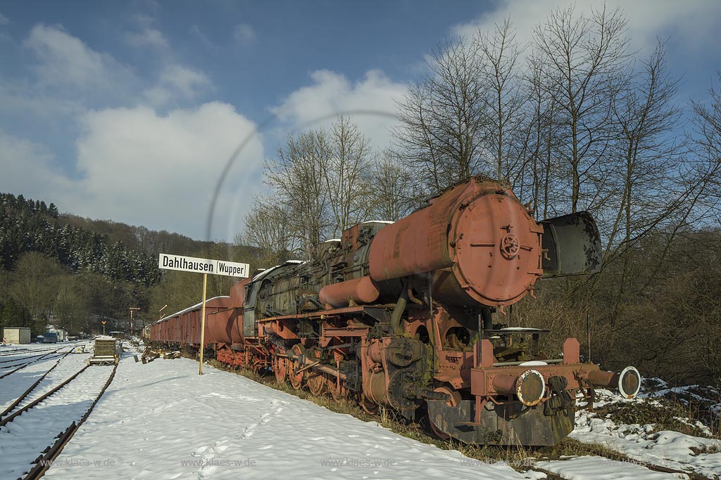 Radevormwald-Dahlhausen, Museumsbahnhof Dahlhausen mit Dampflok DR 52 8086, Betreiber "Bergische Bahnen Foerderverein Wupperschiene e.V."; Radevormwahld Dahlhausen, railway station museum Dahlhausen with steam train DR 52 8086.