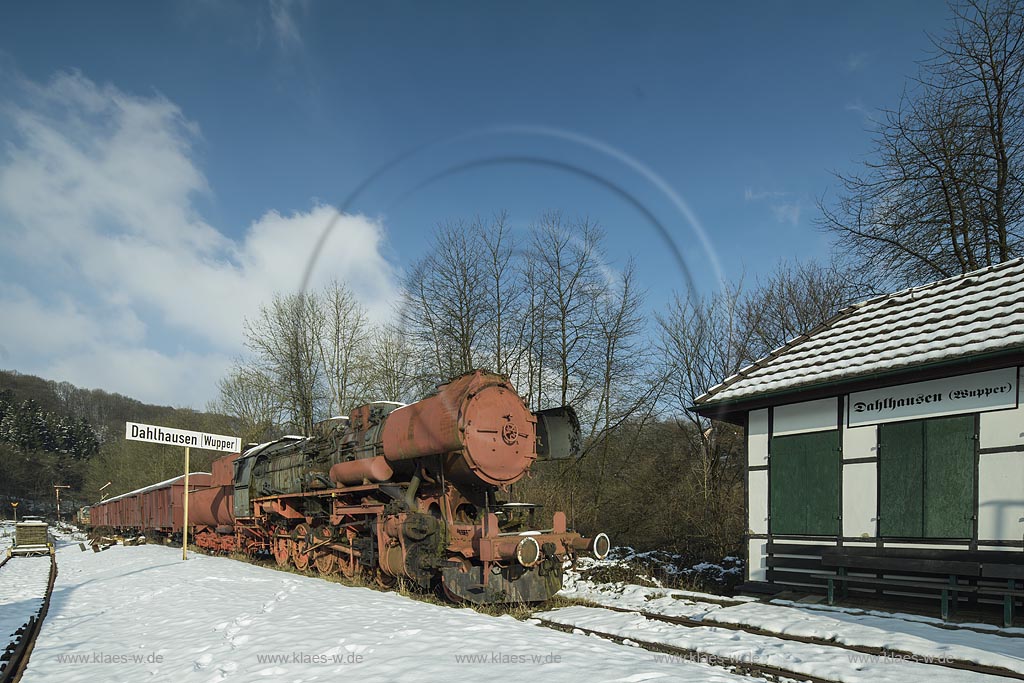 Radevormwald-Dahlhausen, Museumsbahnhof Dahlhausen mit Dampflok DR 52 8086, Betreiber "Bergische Bahnen Foerderverein Wupperschiene e.V."; Radevormwahld Dahlhausen, railway station museum Dahlhausen with steam train DR 52 8086.