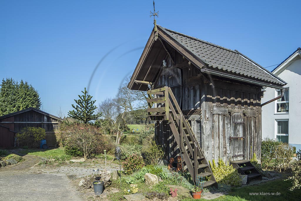 Radevormwald-Filde, denkmalgeschuetzter historischer Haferkasten von 1648; Radevormwald-Filde, historical granary, anno 1648 