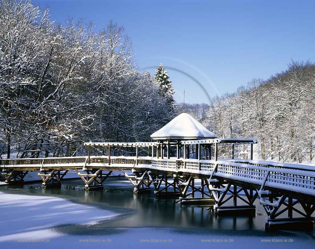 Radevormwald, Oberbergischer Kreis, Bergisches Land, Regierungsbezirk Kln, Blick auf Uelfe, Uelfetal, Uelfebad im in Winterlandschaft, Schneelandschaft 