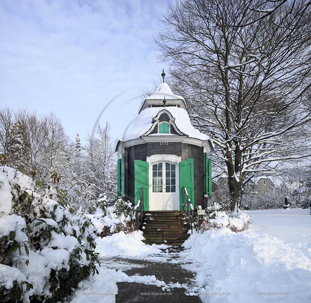 radevormwald Rokoko Gartenhaeuschen im Winter verschneit; Rococo garden house in Radevormwald in winter