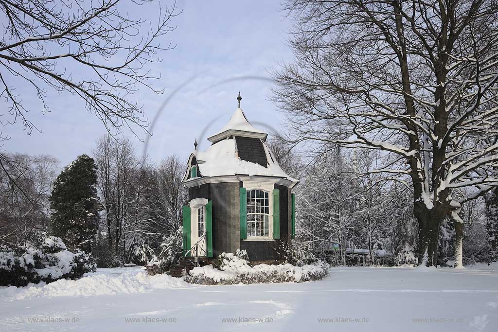 radevormwald Rokoko Gartenhaeuschen im Winter verschneit; Rococo garden house in Radevormwald in winter